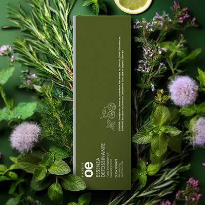 immagine del prodotto fiala essenza ambientata su sfondo verde con intorno gli ingredienti
